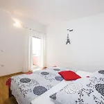 Three-bedroom In Apartamento