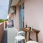 Three-bedroom In Apartamento *