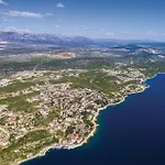 Three-bedroom In Apartamento Maslenica