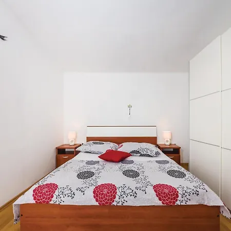 Three-bedroom In شقة ماسلينتسا