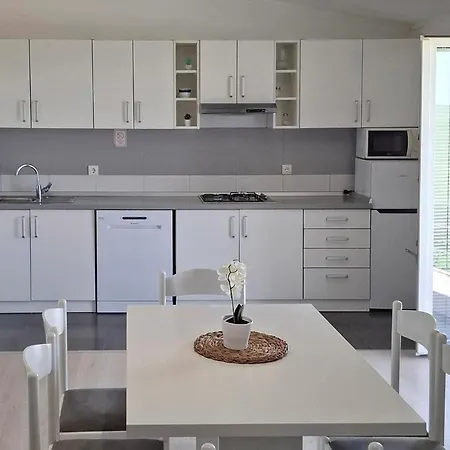 Three-bedroom In شقة *