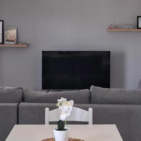 Three-bedroom In شقة ماسلينتسا