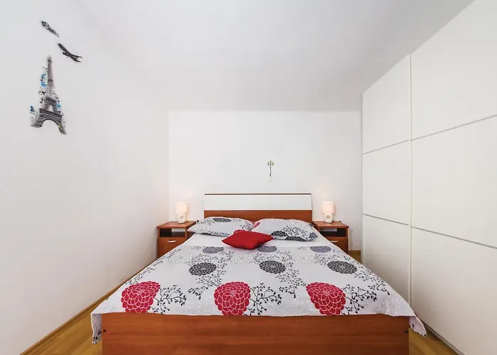 Three-bedroom In Apartament Maslenica