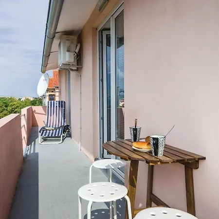 3 Bedroom Cozy In Apartment *